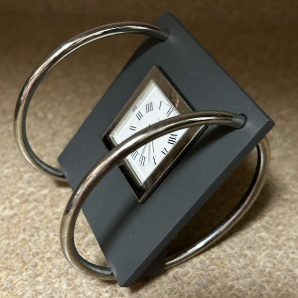 Vintage Quartz Mini Clock - Picture 2 of 13